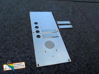 Messing belpaneel met gaten